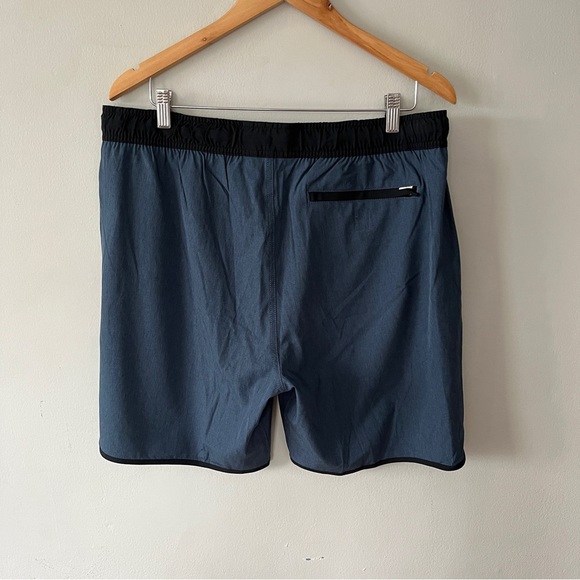 Vuori Banks Shorts in Azure Size XL NWOT - Picture 7 of 7